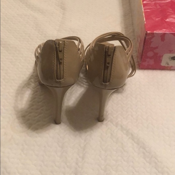 Heals - Picture 3 of 5